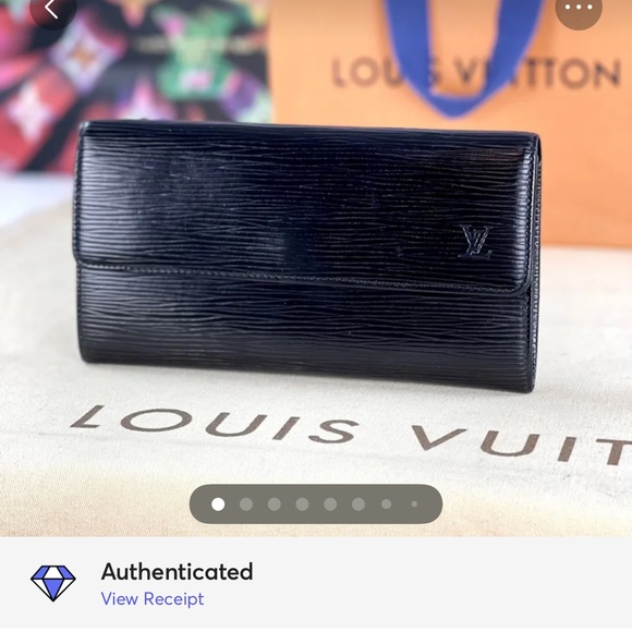 Louis Vuitton Handbags - 💎AUTHENTIC💎 LOUIS VUITTON Epi Leather Sarah Wallet